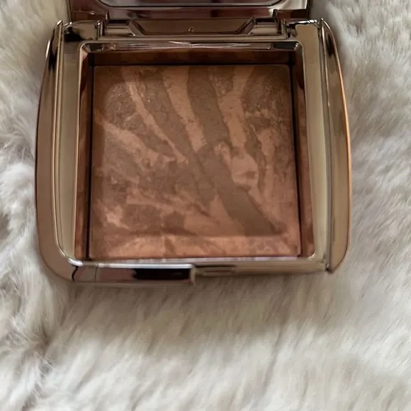 HOURGLASS Ambient Lighting Bronzer